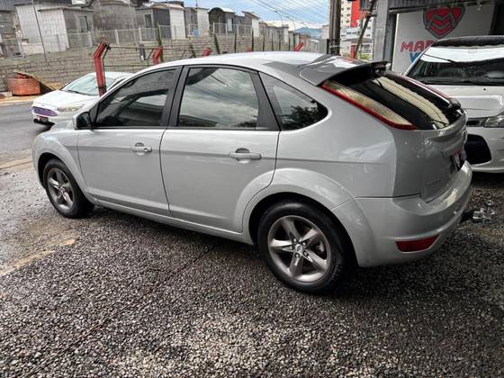 FORD FOCUS 1.6 GL SEDAN 16V FLEX 4P MANUAL